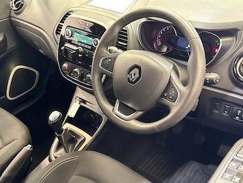 Used Renault Captur 2019 for sale - 77989010: Photo