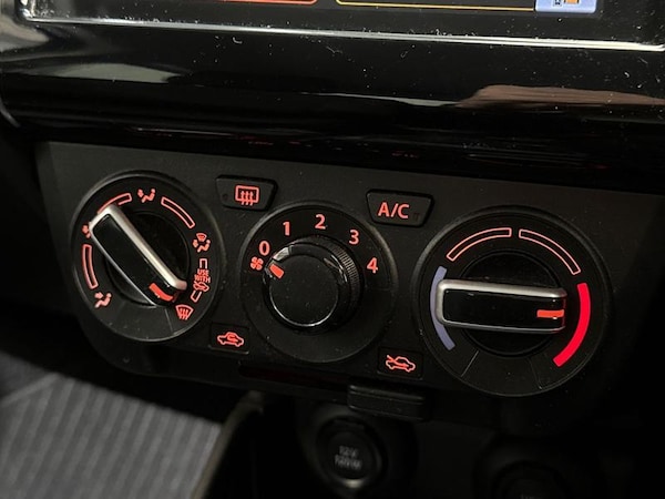 Used Suzuki Swift 2022 for sale - 76184362: Photo 24