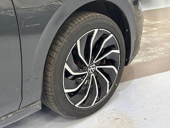 Used Volkswagen Golf 2023 for sale - 79102478: Photo