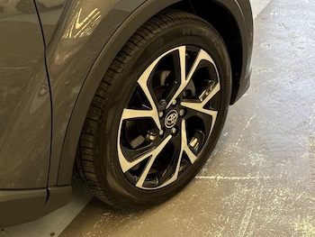 Used Toyota C-HR 2018 for sale - 78918184: Photo