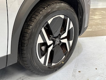 Used Peugeot 2008 2023 for sale - 75361439: Photo