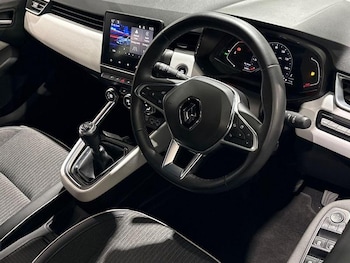 Used Renault Clio 2021 for sale - 77493511: Photo