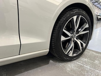 Used Volvo V60 2019 for sale - 76076683: Photo 4