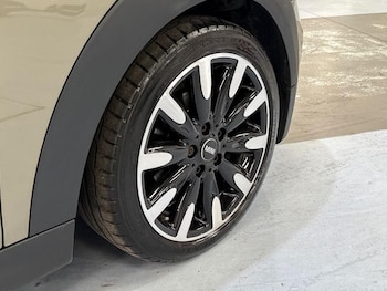 Used MINI Hatch 2019 for sale - 79170350: Photo