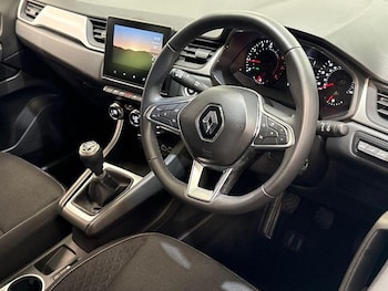 Used Renault Captur 2024 for sale - 78630635: Photo