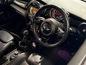 Used MINI Hatch 2018 for sale - 77301116: Photo