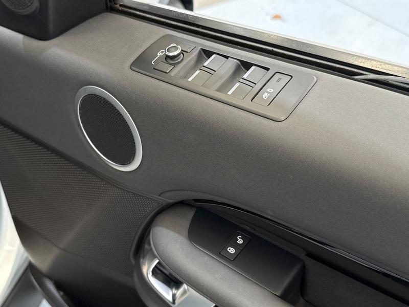 Used Land Rover Discovery 2018 for sale - 76046577: Photo 17