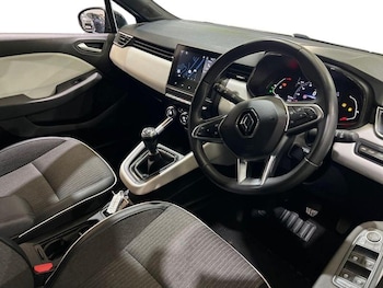 Used Renault Clio 2023 for sale - 76415951: Photo