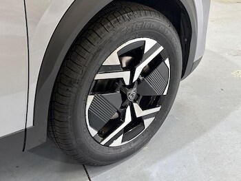Used Peugeot 2008 2023 for sale - 75730859: Photo