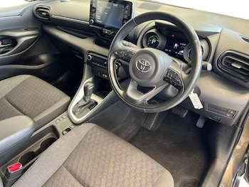 Used Toyota Yaris 2023 for sale - 77064027: Photo