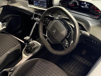 Used Peugeot 2008 2023 for sale - 79672715: Photo