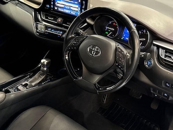Used Toyota C-HR 2017 for sale - 78596981: Photo