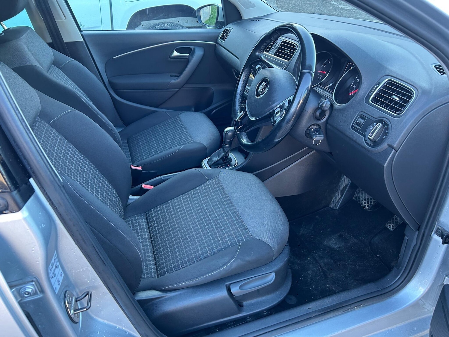 Used Volkswagen Polo 2017 for sale - 76377425: Photo 9