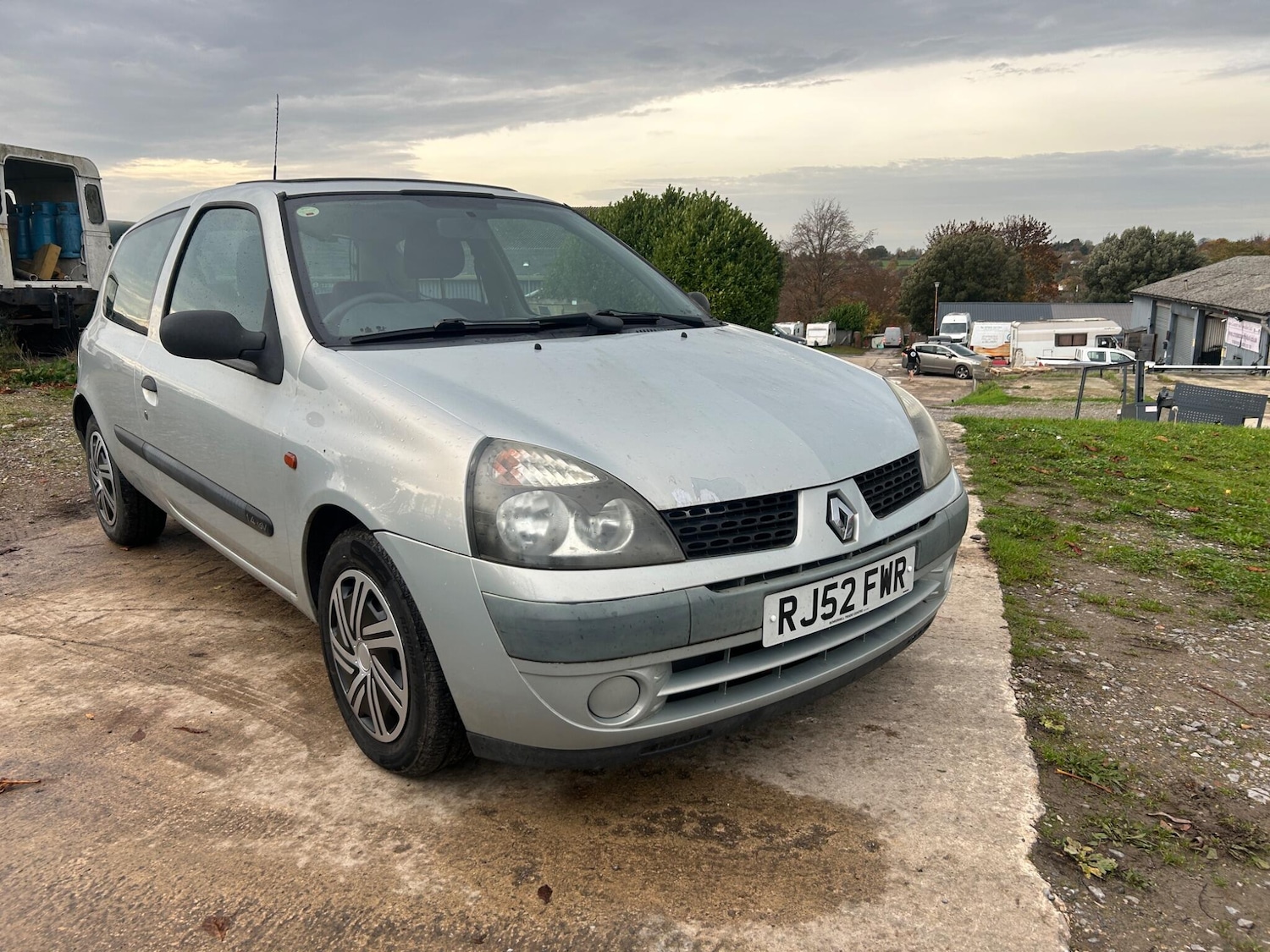 Used Renault Clio 2002 for sale - 76484281: Photo 2
