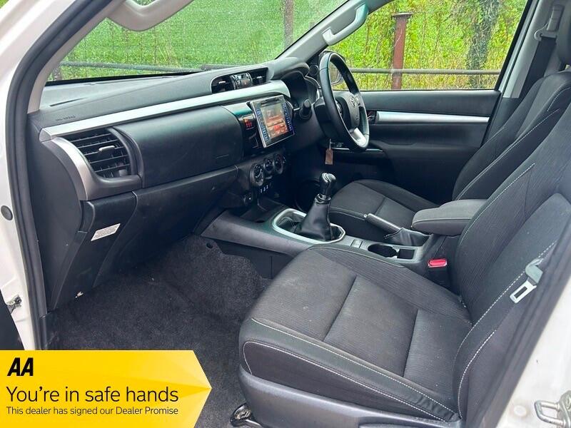 Used Toyota Hilux 2017 for sale - 76620412: Photo 4