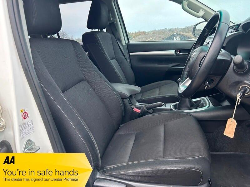 Used Toyota Hilux 2017 for sale - 76620412: Photo 9