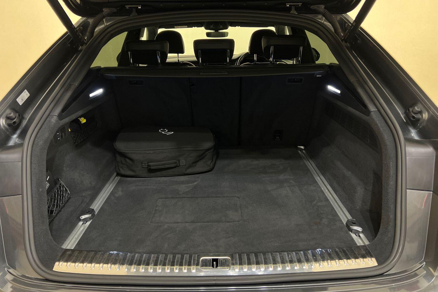 Used Audi Q8 2021 for sale - 76674523: Photo 12