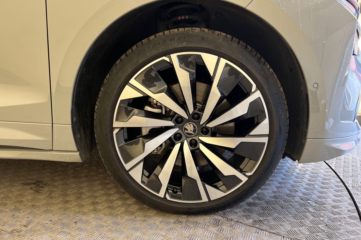 Used Skoda Enyaq 2025 for sale - 76680650: Photo 5