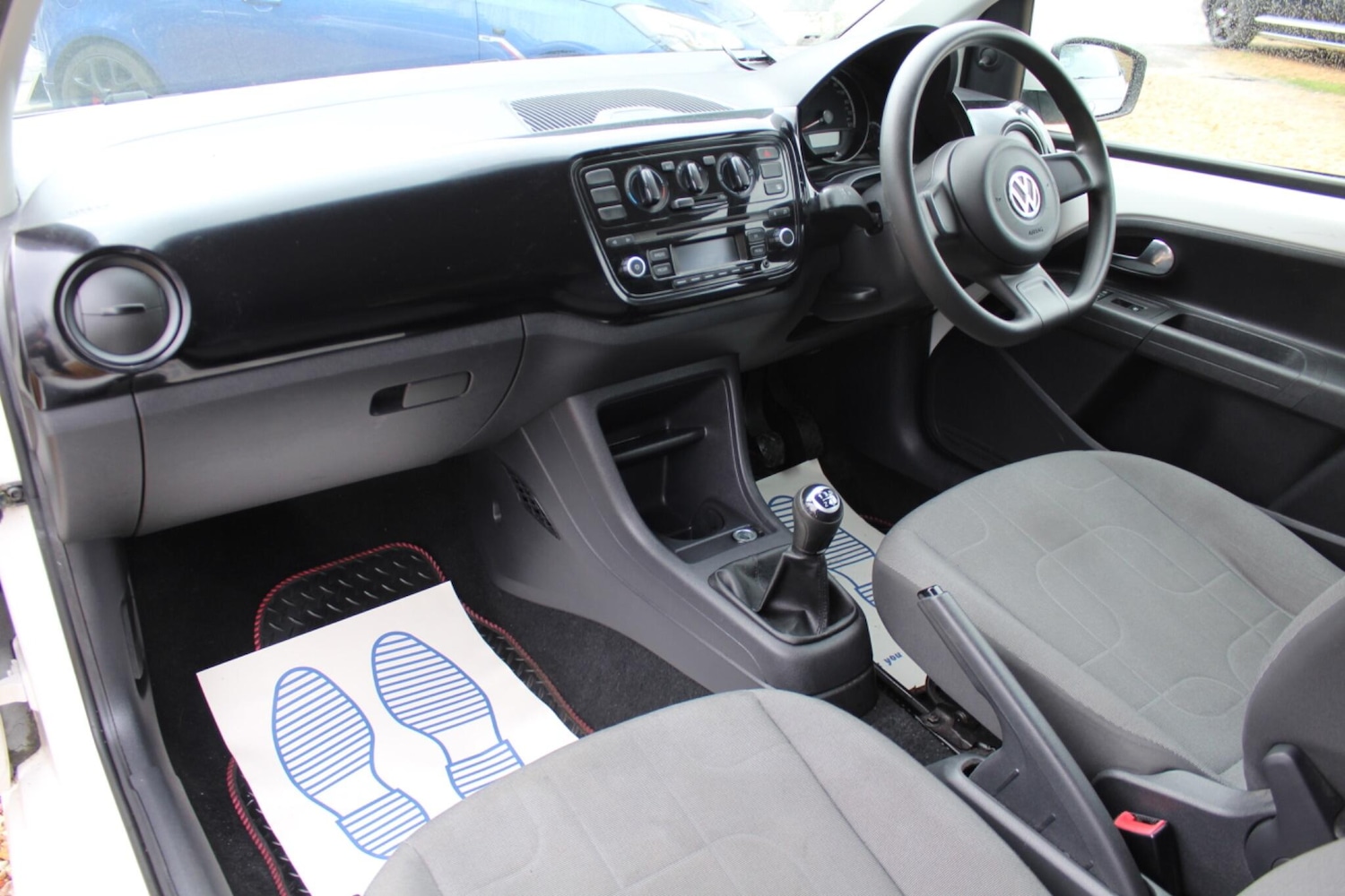 Used Volkswagen up! 2013 for sale - 77524265: Photo 2