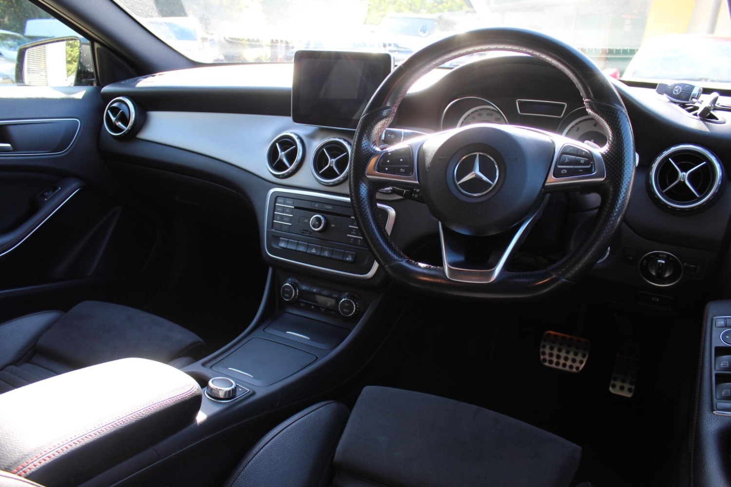 Used Mercedes-Benz GLA 2015 for sale - 76084398: Photo 2