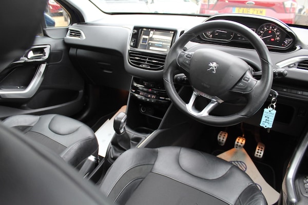 Used Peugeot 208 2012 for sale - 76270030: Photo 2