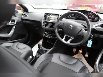 Used Peugeot 208 2012 for sale - 76270030: Photo