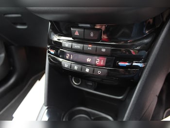 Used Peugeot 208 2012 for sale - 76270030: Photo