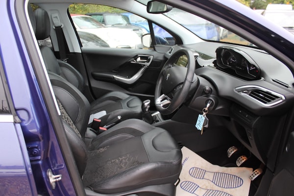 Used Peugeot 208 2012 for sale - 76270030: Photo 6