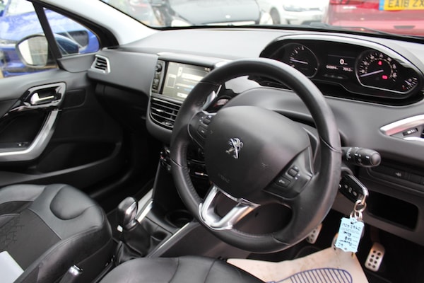 Used Peugeot 208 2012 for sale - 76270030: Photo 7