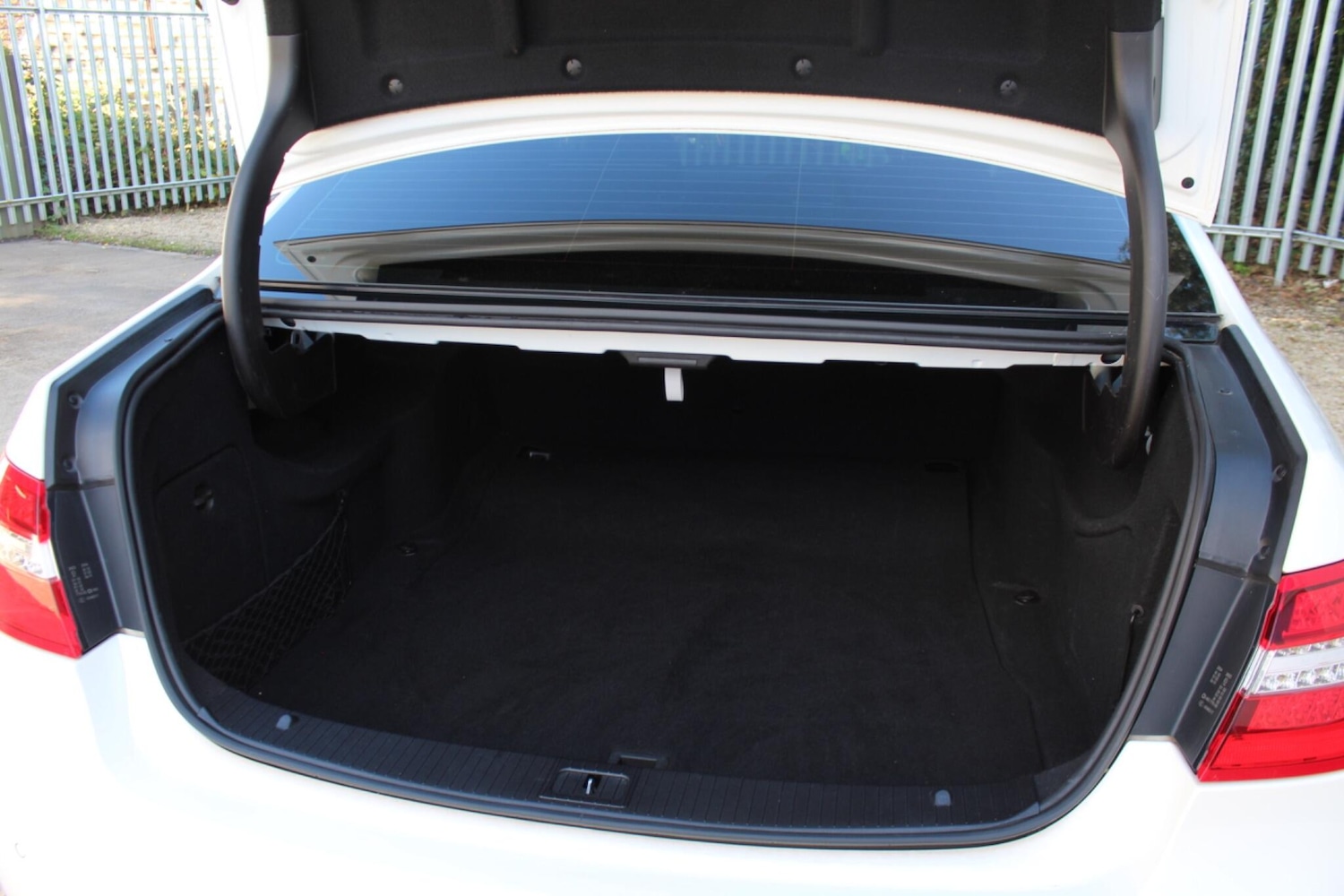 Used Mercedes-Benz E Class 2013 for sale - 76988312: Photo 18