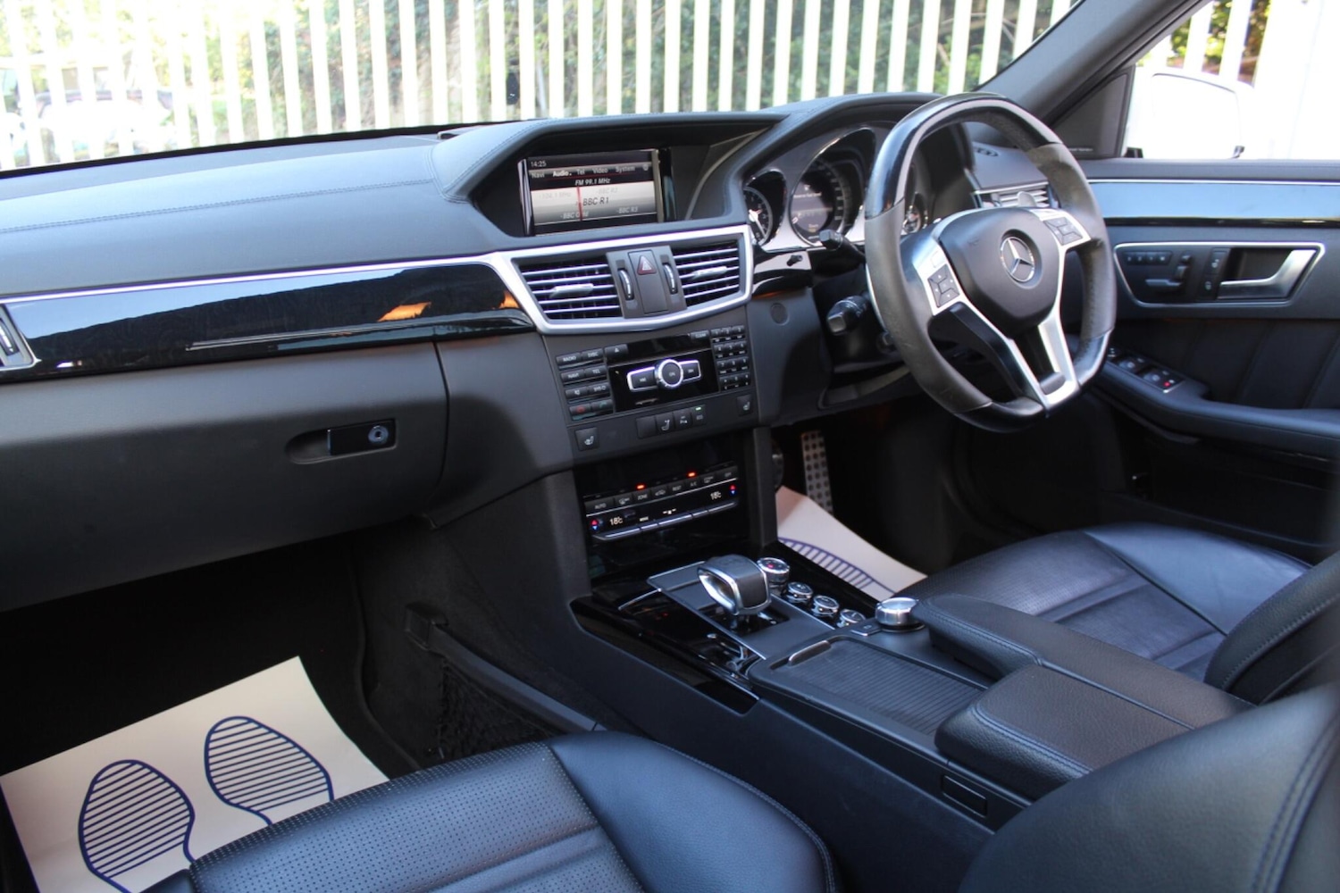 Used Mercedes-Benz E Class 2013 for sale - 76988312: Photo 2