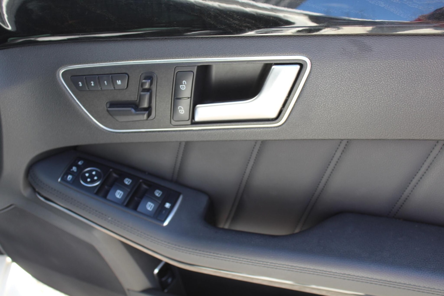 Used Mercedes-Benz E Class 2013 for sale - 76988312: Photo 4