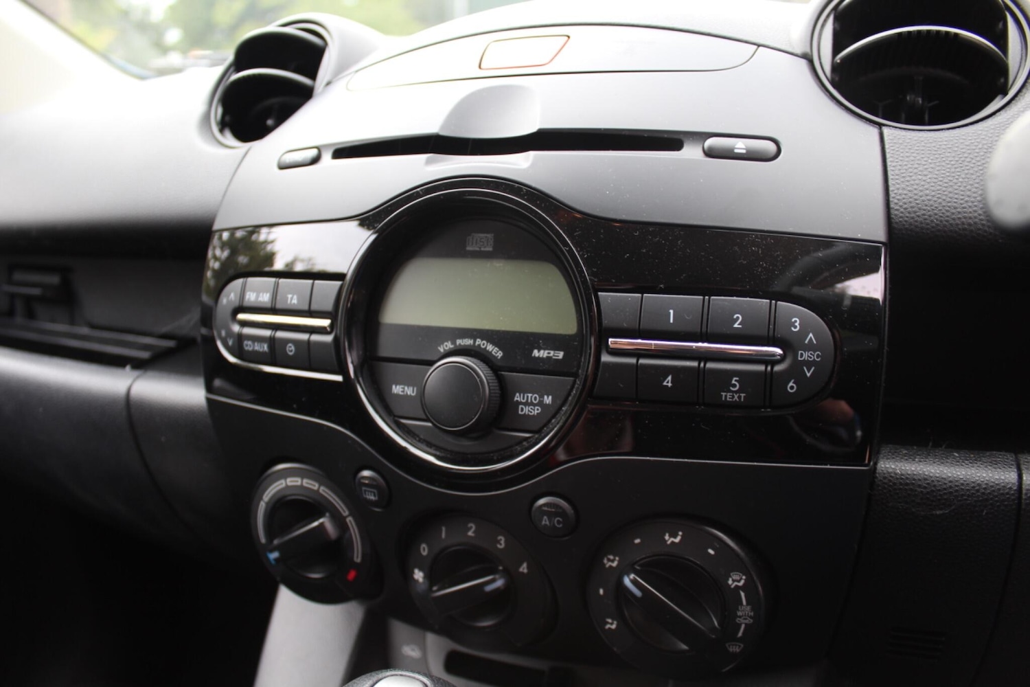 Used Mazda Mazda2 2012 for sale - 76083956: Photo 3