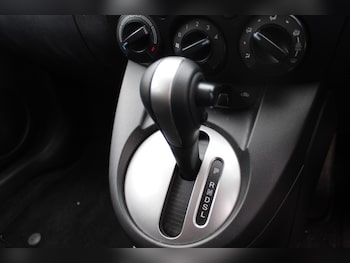 Used Mazda Mazda2 2012 for sale - 76083956: Photo 4