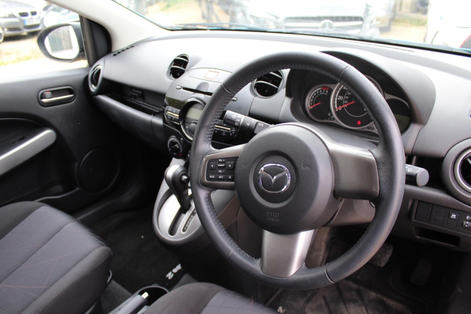 Used Mazda Mazda2 2012 for sale - 76083956: Photo 8