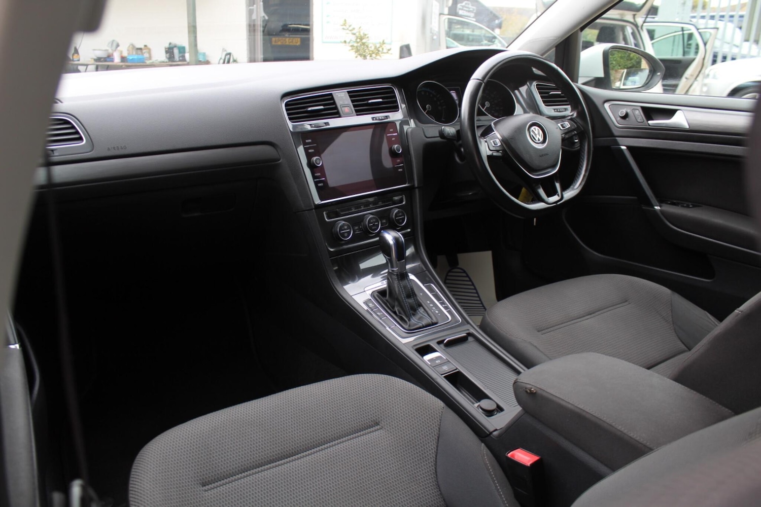 Used Volkswagen Golf 2018 for sale - 76295823: Photo 13