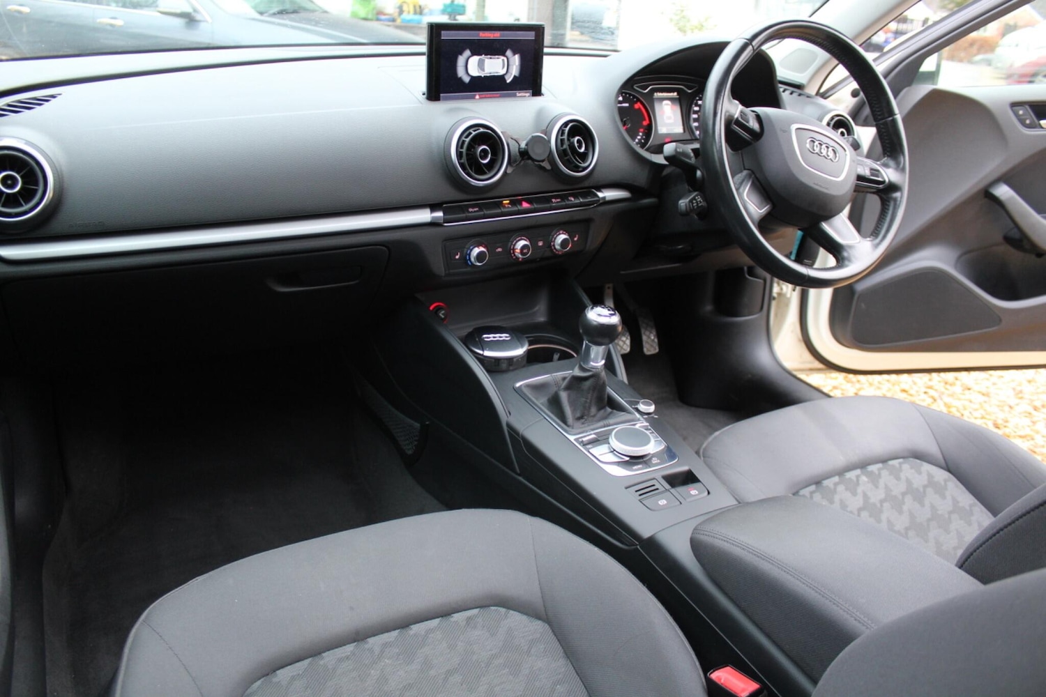 Used Audi A3 2015 for sale - 76562273: Photo 2