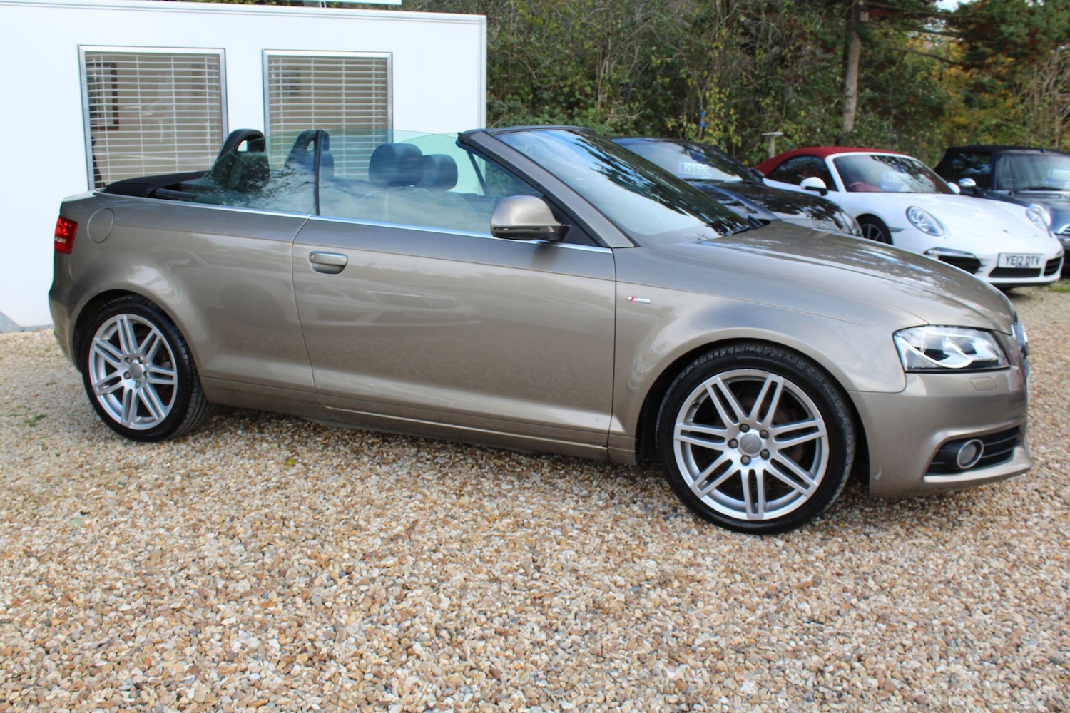 Used Audi A3 Cabriolet 2010 for sale - 76388521: Photo 3