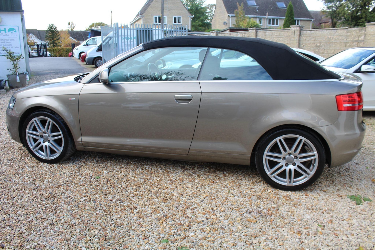 Used Audi A3 Cabriolet 2010 for sale - 76388521: Photo 9