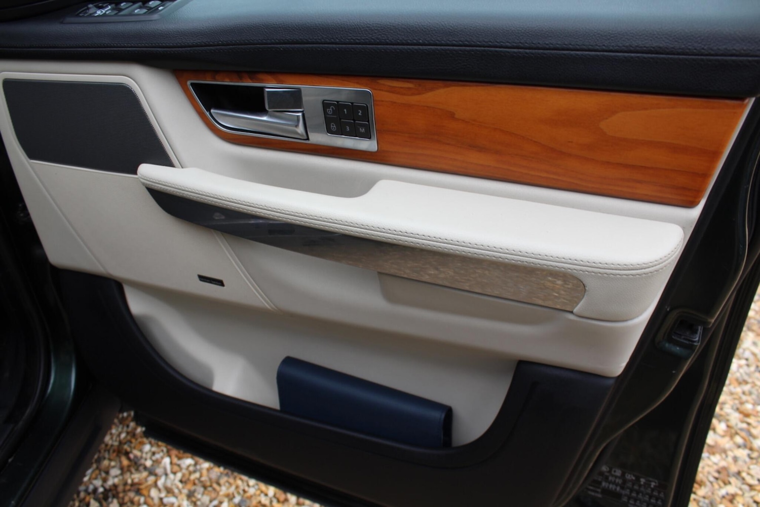 Used Land Rover Range Rover Sport 2010 for sale - 77597734: Photo 16