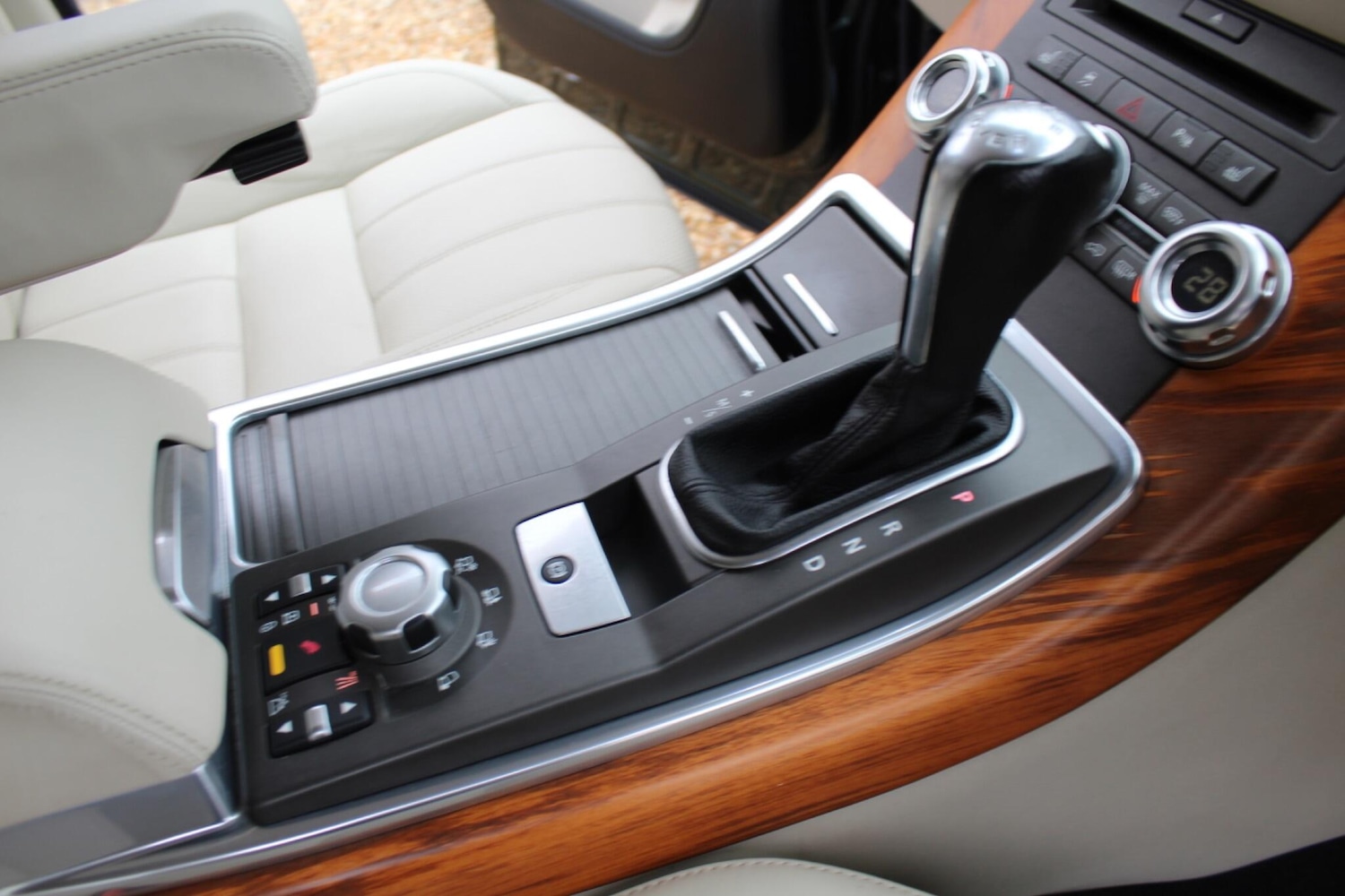 Used Land Rover Range Rover Sport 2010 for sale - 77597734: Photo 9