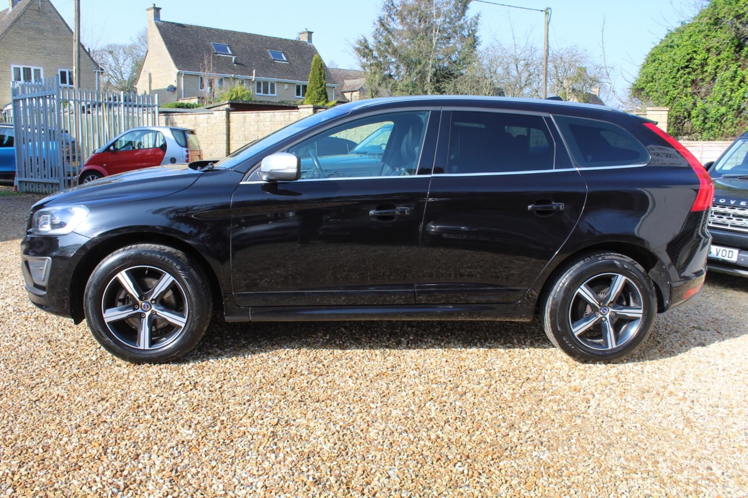 Used Volvo XC60 2017 for sale - 77808748: Photo 3