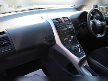 Used Toyota Auris 2010 for sale - 77957384: Photo