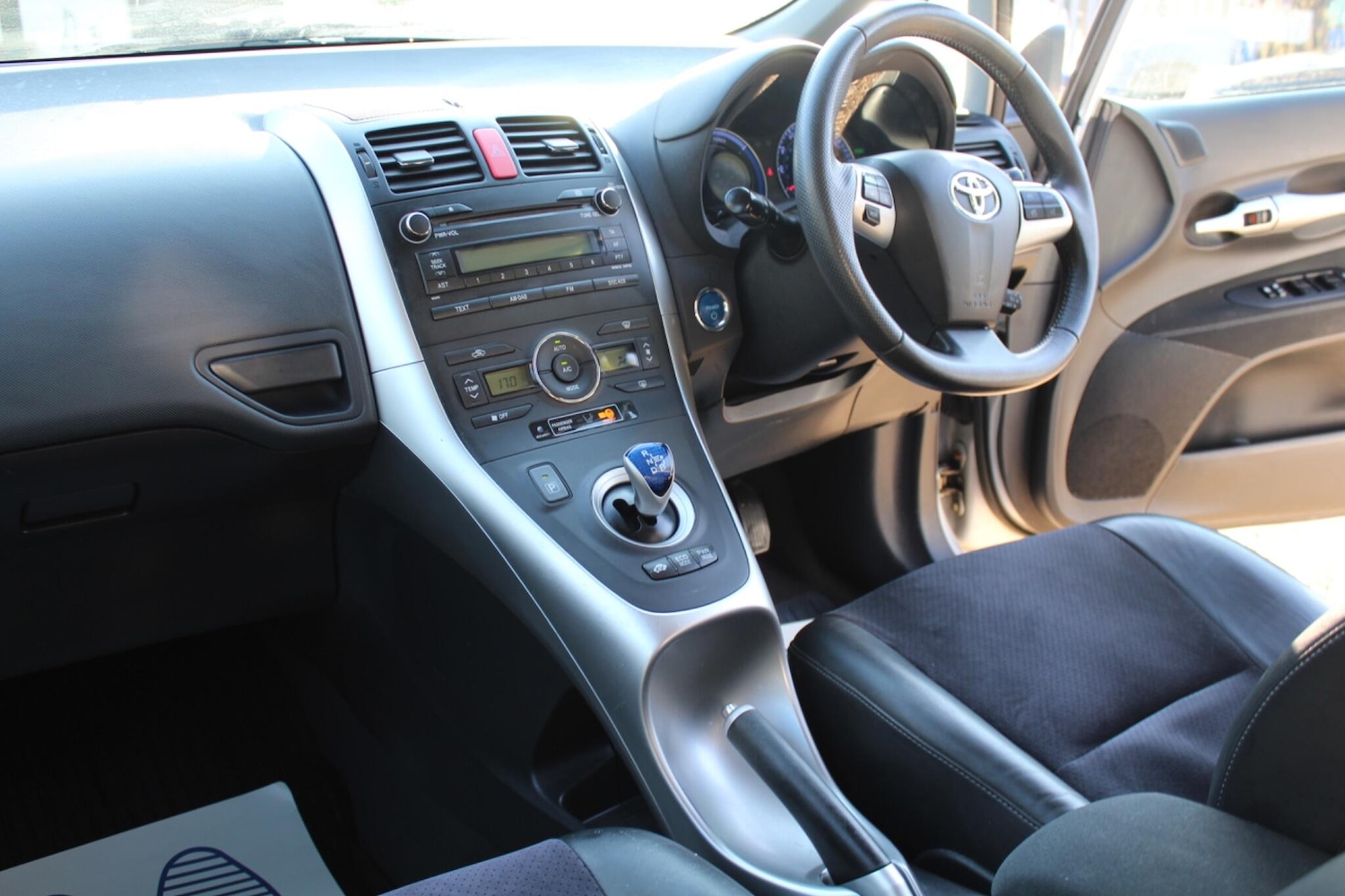 Used Toyota Auris 2010 for sale - 77957384: Photo 6