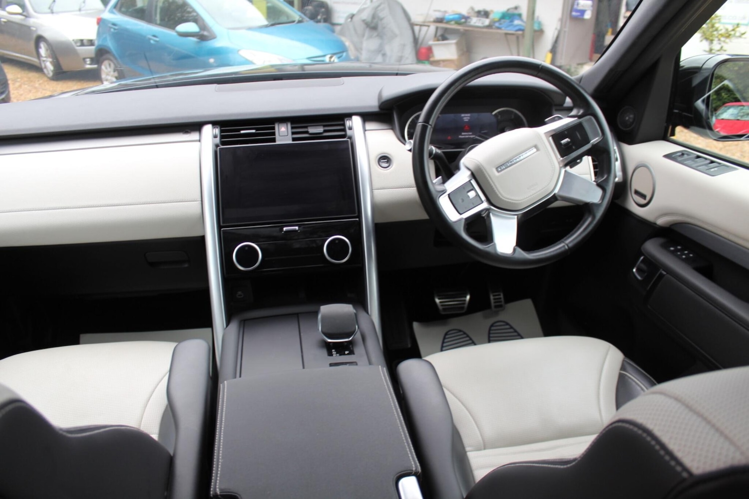 Used Land Rover Discovery 2023 for sale - 76409170: Photo 11