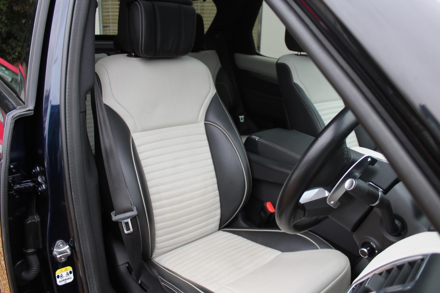 Used Land Rover Discovery 2023 for sale - 76409170: Photo 12