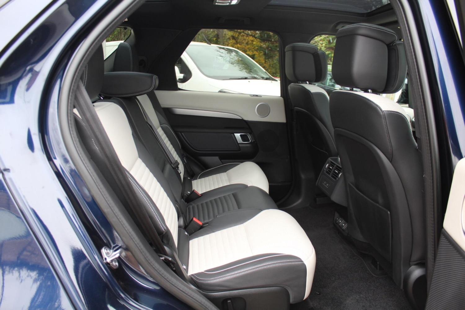 Used Land Rover Discovery 2023 for sale - 76409170: Photo 13