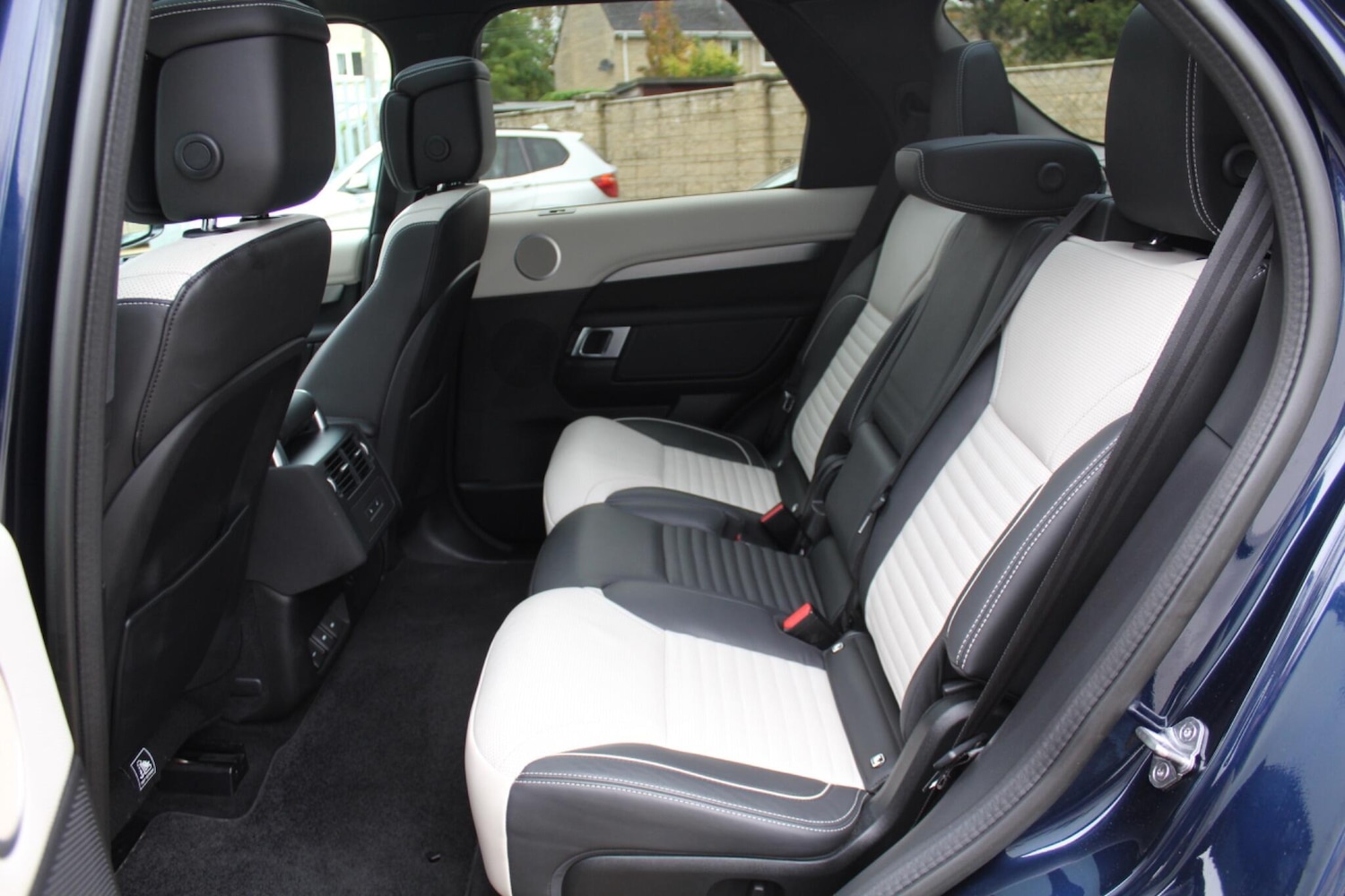 Used Land Rover Discovery 2023 for sale - 76409170: Photo 15