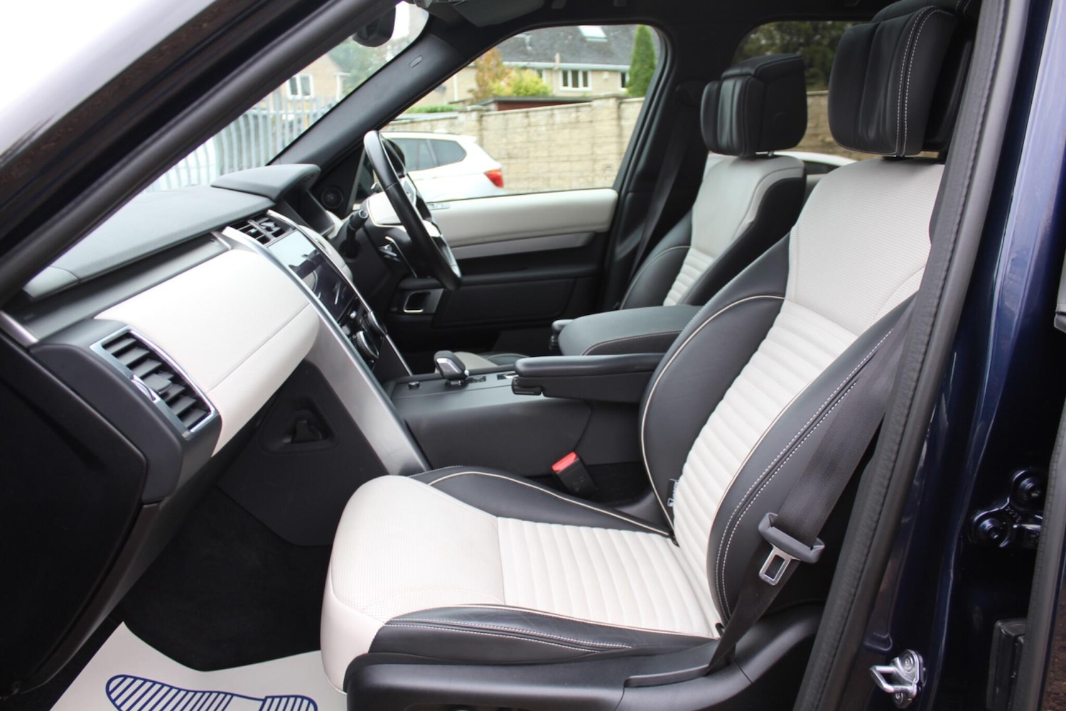 Used Land Rover Discovery 2023 for sale - 76409170: Photo 39