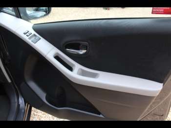 Used Toyota Yaris 2010 for sale - 75291324: Photo